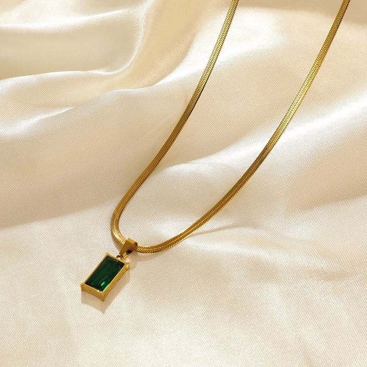collar color oro con cristal jade