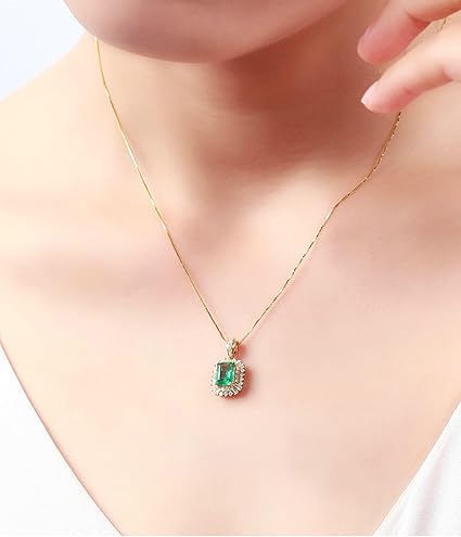 collar color oro con cristal jade